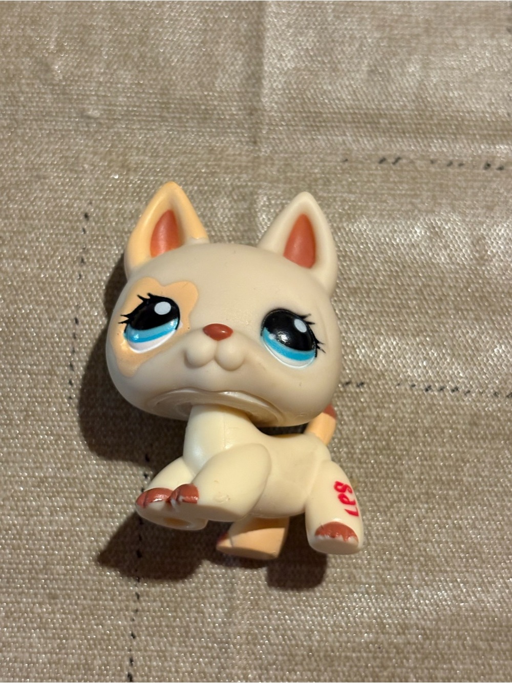 2007 Littlest Pet Shop Cream Cat Figure with Blue Eyes